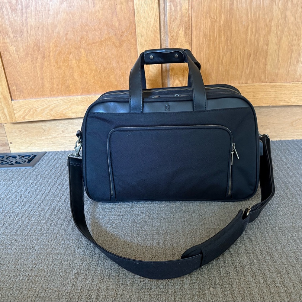 Nomad Lane Black Bento Bag - Perfect for Business Travel!